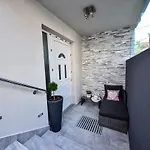 Апартаменти Tyra Delux *
