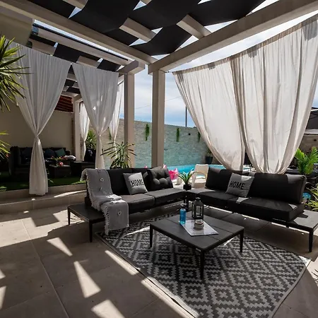 Tyra Delux Apartamento