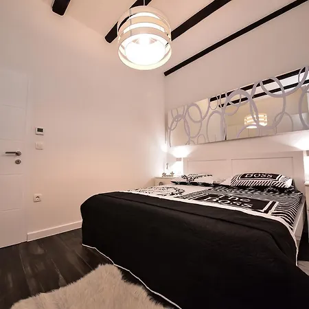 Tyra Delux Appartement *
